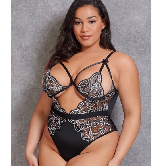 Plus size Lace Teddy Bodysuit - Picture 4 of 5